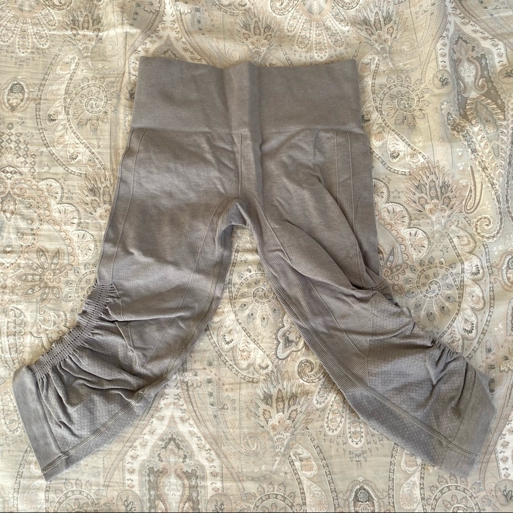 Lululemon Grey Cropped Leggings Size 4